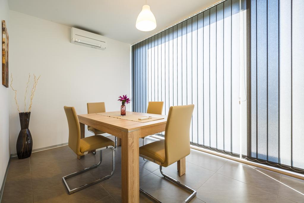 Ivni Apartmani Novigrad Istria Δωμάτιο φωτογραφία